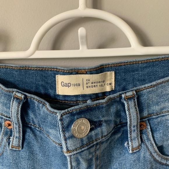GAP Women's Jeans Shorts - Picture 4 of 5